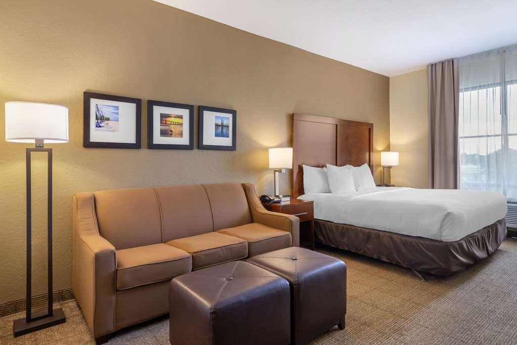 Comfort Inn & Suites Northeast - Gateway Sint-Petersburg Kamer foto