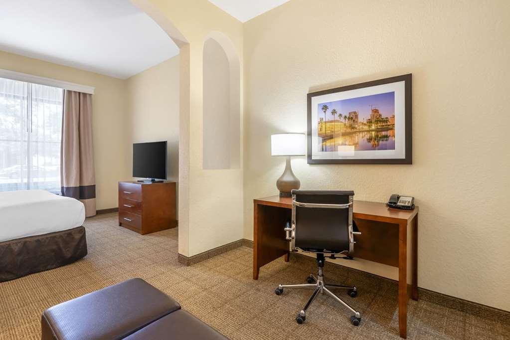 Comfort Inn & Suites Northeast - Gateway Sint-Petersburg Kamer foto