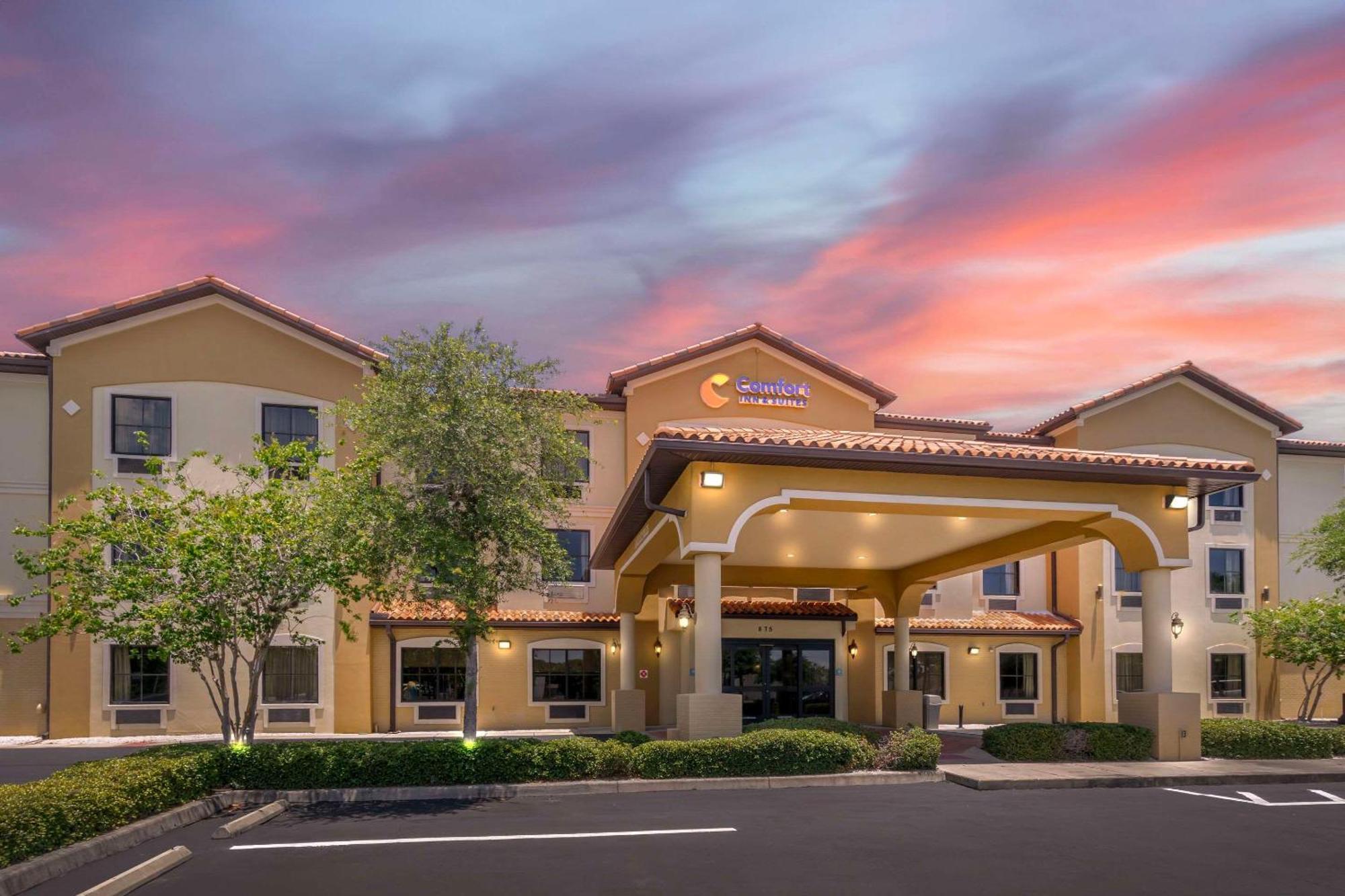 Comfort Inn & Suites Northeast - Gateway Sint-Petersburg Buitenkant foto