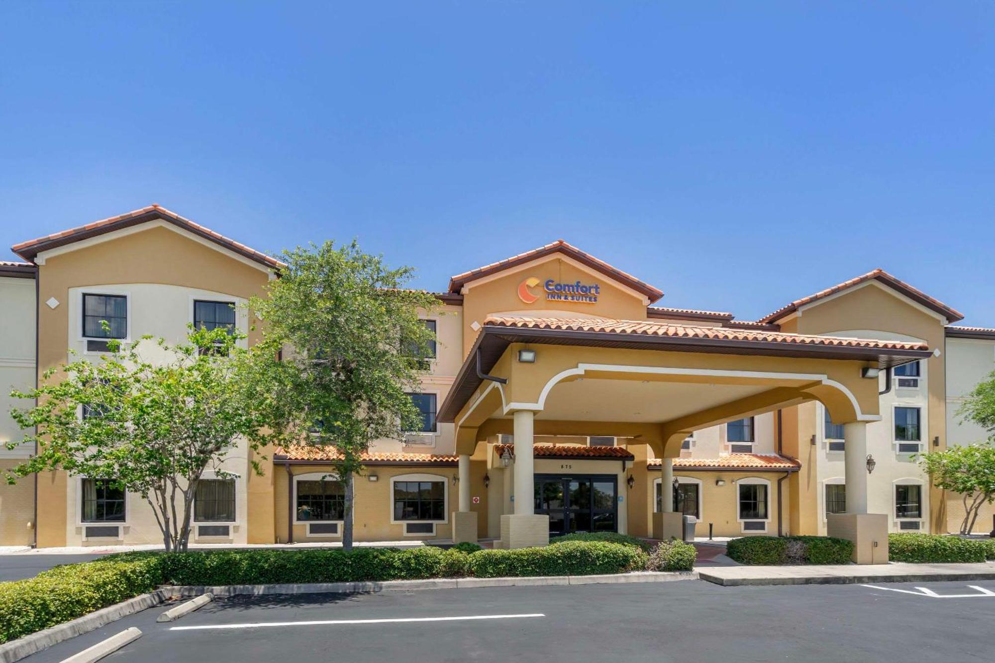 Comfort Inn & Suites Northeast - Gateway Sint-Petersburg Buitenkant foto